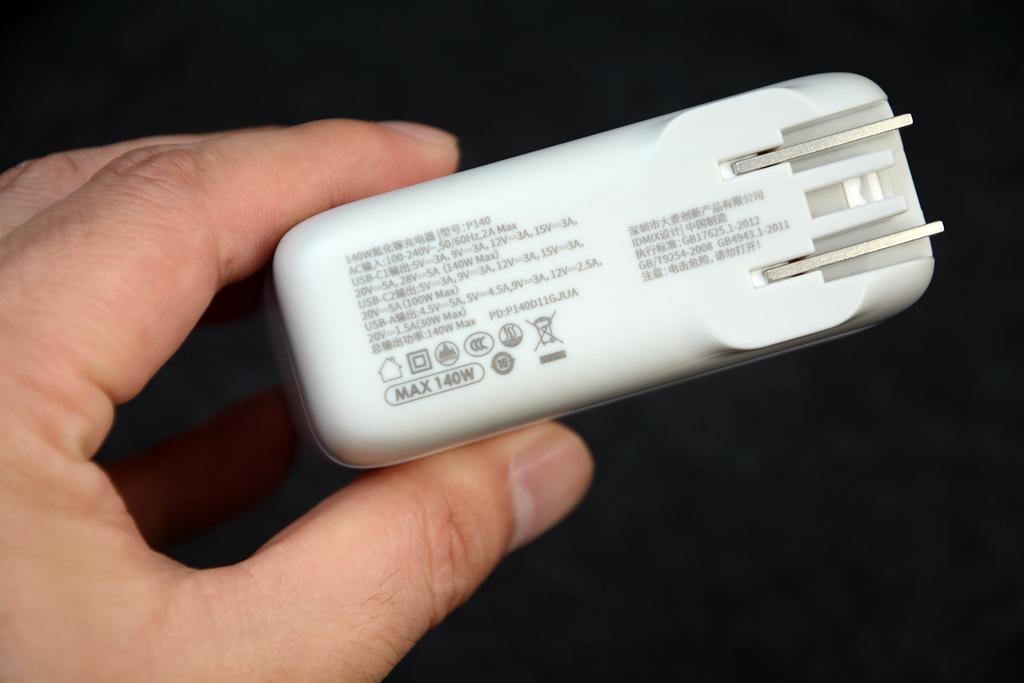 三口快充，出行無憂 IDMIX大麥140W氮化鎵充電器，商務差旅的智能能量站